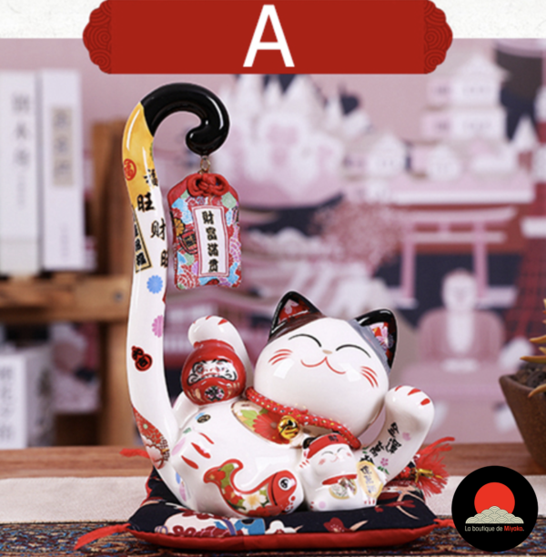 A_tirelire_coinslot-Maneki_neko-rouge-noir-jaune-porcelaine-ceramique-porte-bonheur-japon-la-boutique-de-miyako-