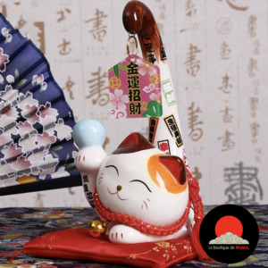 Maneki Neko Feng Shui-tirelire_coinslot-Maneki_neko-rouge-noir-jaune-porcelaine-ceramique-porte-bonheur-japon-la-boutique-de-miyako-